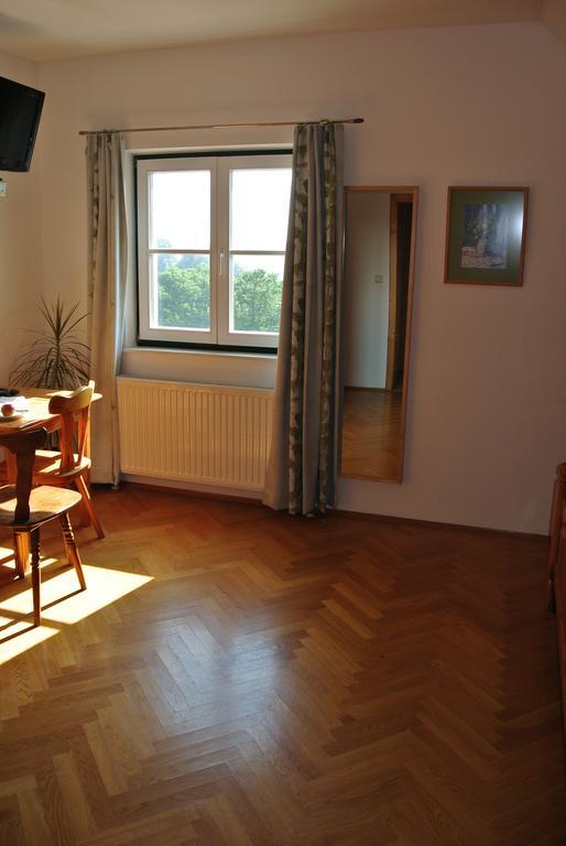 Weingut Primus Suedsteiermark Spielfeld Room photo